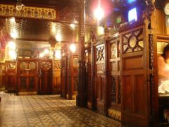 800px-Crown_Bar_interior.jpg